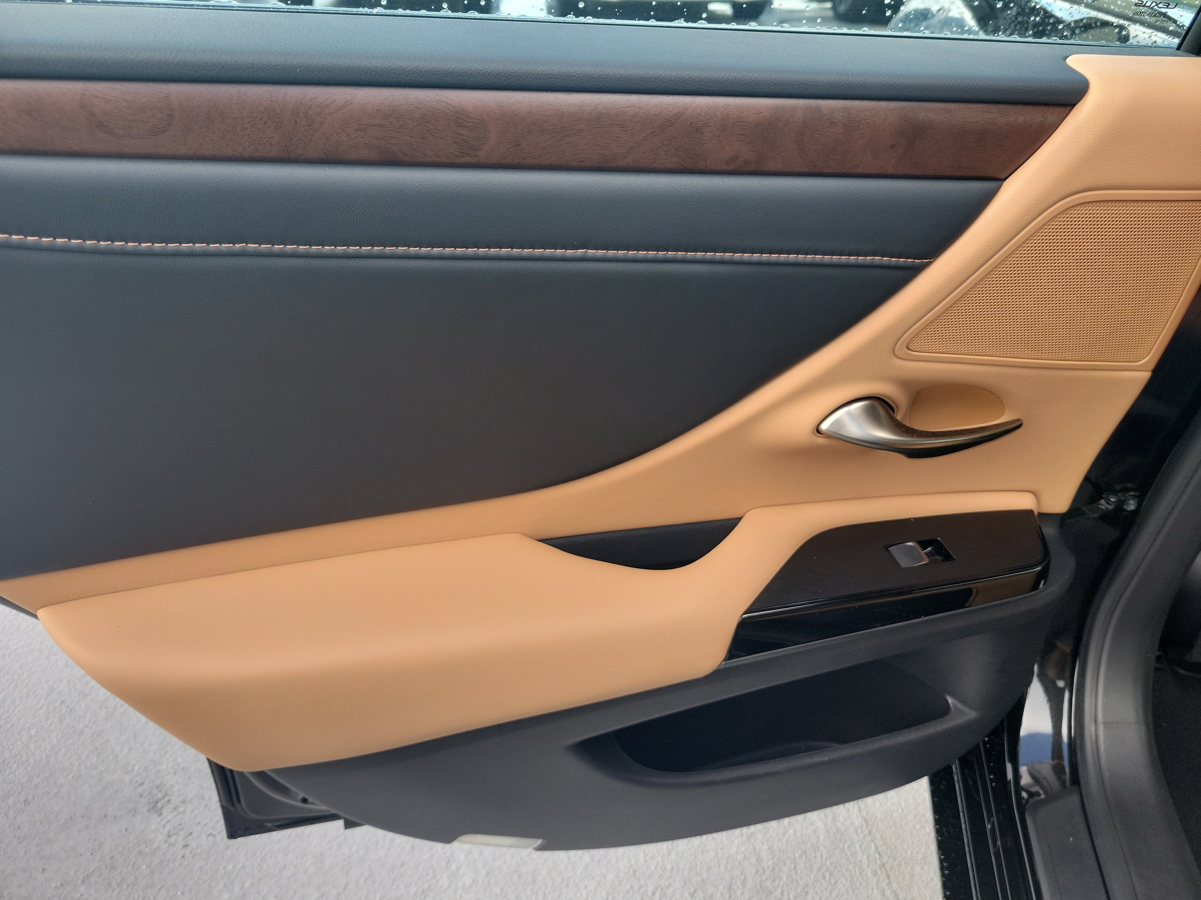 Used 2025 Lexus ES 350 w/ Premium Package FWD image 11