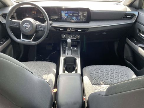Used 2025 Nissan Kicks SV image 12