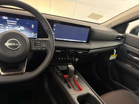 New 2026 Nissan Kicks SR FWD image 18