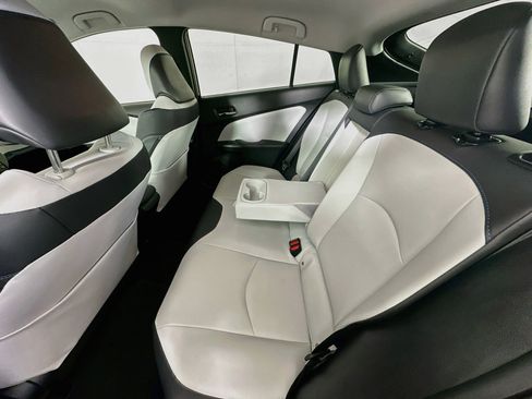 Used 2016 Toyota Prius Three Touring w/ Preferred Accessory Package FWD image 26