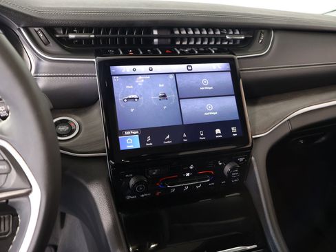 Used 2024 Jeep Grand Cherokee Limited w/ Black Appearance Package image 5