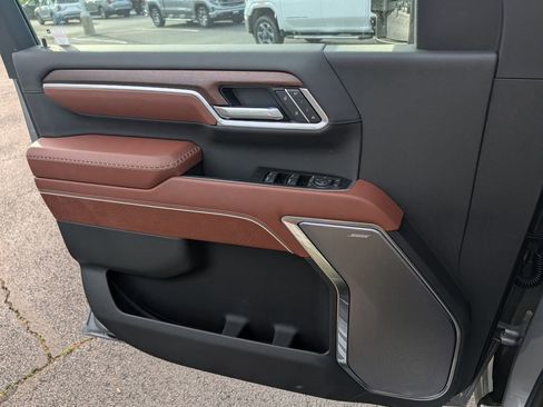 New 2026 GMC Sierra 2500 Denali Ultimate AWD/4WD image 14