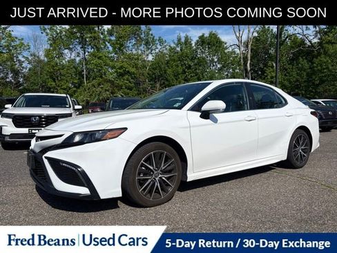 Used 2024 Toyota Camry SE w/ Convenience Package FWD image 3