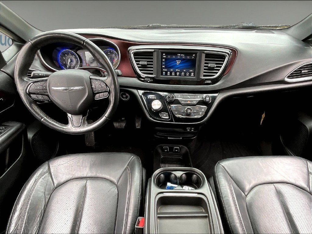 Used 2020 Chrysler Pacifica Touring-L FWD image 21