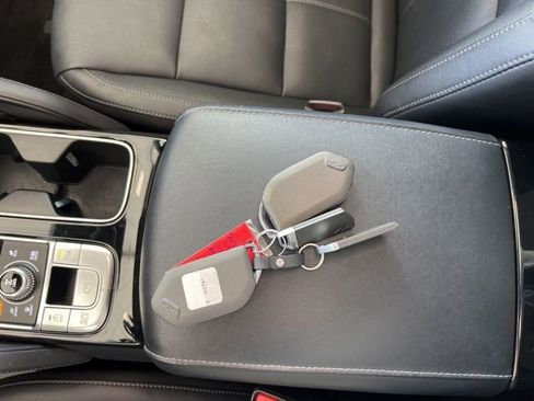 Used 2023 Kia Telluride EX w/ EX Captain's Chair Package image 20