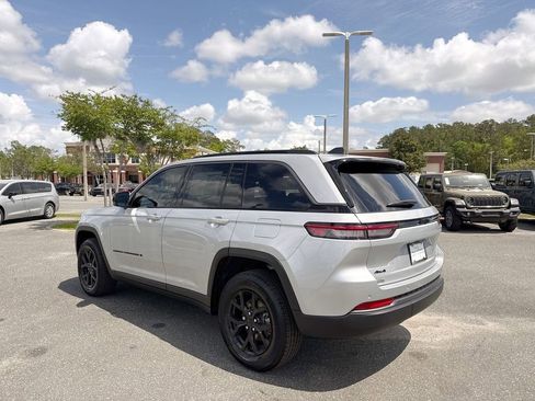 New 2026 Jeep Grand Cherokee Altitude image 5