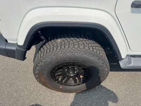Used 2018 Jeep Wrangler Unlimited Sahara w/ Dual Top Group AWD/4WD image 11
