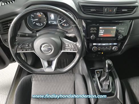 Used 2017 Nissan Rogue SV image 17