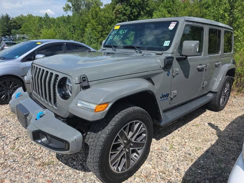 Used 2022 Jeep Wrangler Unlimited Sahara AWD/4WD image 3