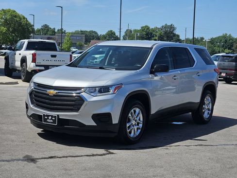 Used 2020 Chevrolet Traverse LS FWD image 2