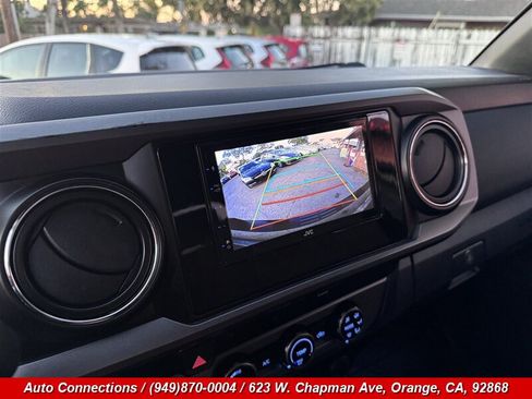 Used 2017 Toyota Tacoma TRD Off-Road w/ Tow Package (A/T) AWD/4WD image 18