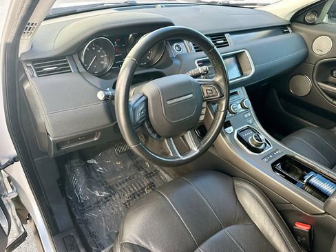 Used 2019 Land Rover Range Rover Evoque SE image 9