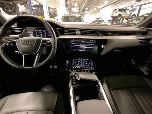 Used 2024 Audi Q8 e-tron Premium Plus w/ Premium Plus Package AWD/4WD image 15
