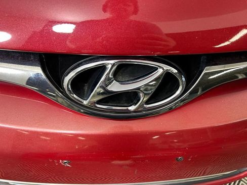 Used 2014 Hyundai Elantra Limited w/ Option Group 03 FWD image 10