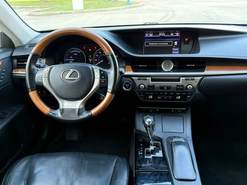 Used 2014 Lexus ES 300h w/ Luxury Package w/Bamboo Trim FWD image 13