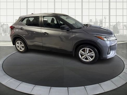 Used 2021 Nissan Kicks S image 2