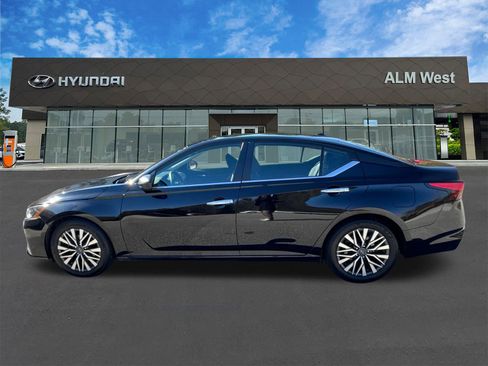 Used 2024 Nissan Altima 2.5 SV image 8