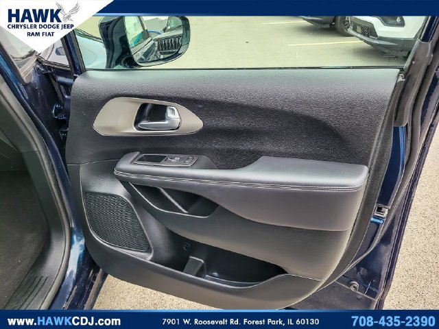 Certified 2024 Chrysler Pacifica Premium FWD image 32