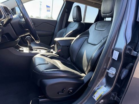 Used 2018 Jeep Cherokee Limited w/ High Altitude Package image 18