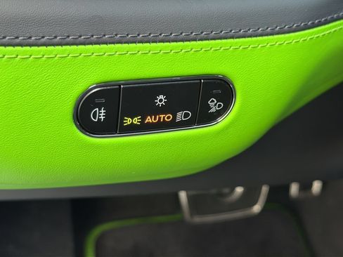 Used 2025 Bentley Bentayga AWD/4WD image 22