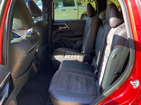 Used 2023 Mitsubishi Outlander SE Black Edition FWD image 9