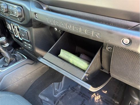 Used 2022 Jeep Wrangler Unlimited Willys image 38