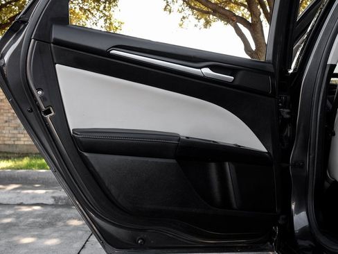 Used 2017 Ford Fusion Titanium image 59