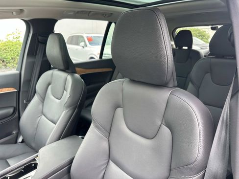 Certified 2025 Volvo XC90 B6 Plus image 19