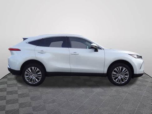 Used 2023 Toyota Venza Limited image 4