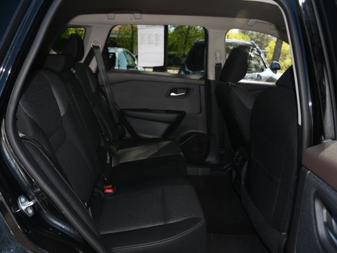 Used 2023 Nissan Rogue SV image 17