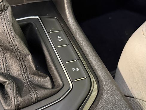 Used 2019 Volkswagen Tiguan SEL Premium R-Line FWD image 23
