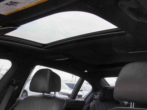 Used 2019 BMW 740i w/ Executive Package image 15