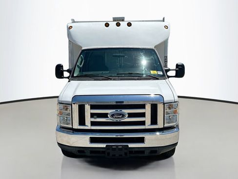 Used 2015 Ford E-450 and Econoline 450 Super Duty w/ Power Windows & Locks Group RWD image 2