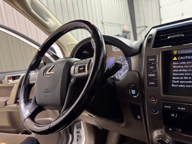 Used 2017 Lexus GX 460 Luxury w/ Preferred Accessory Package AWD/4WD image 13