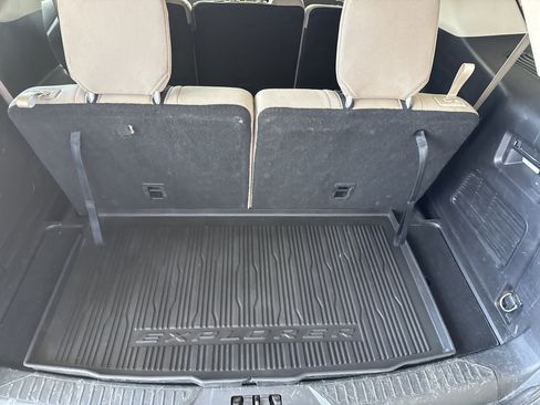 Used 2021 Ford Explorer 2WD image 9