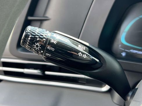 Certified 2025 Hyundai Elantra Hybrid FWD image 23