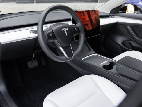 Used 2023 Tesla Model 3 Standard Range RWD image 3