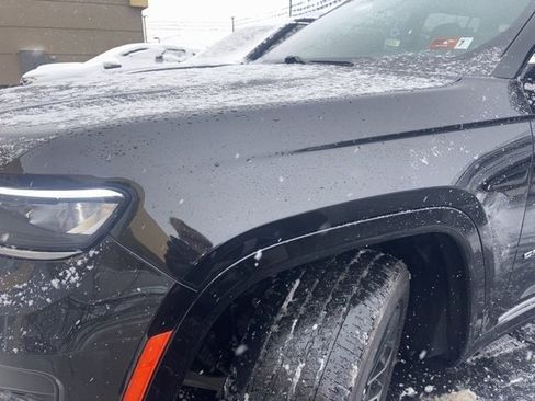 Used 2023 Jeep Grand Cherokee Overland image 2