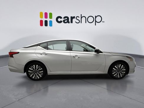 Used 2024 Nissan Altima 2.5 SV image 6