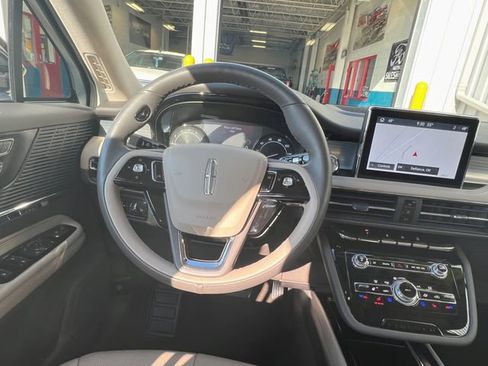 Used 2022 Lincoln Corsair AWD w/ Premium Package image 23