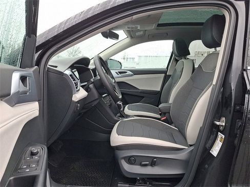 New 2026 Volkswagen Taos SE image 6