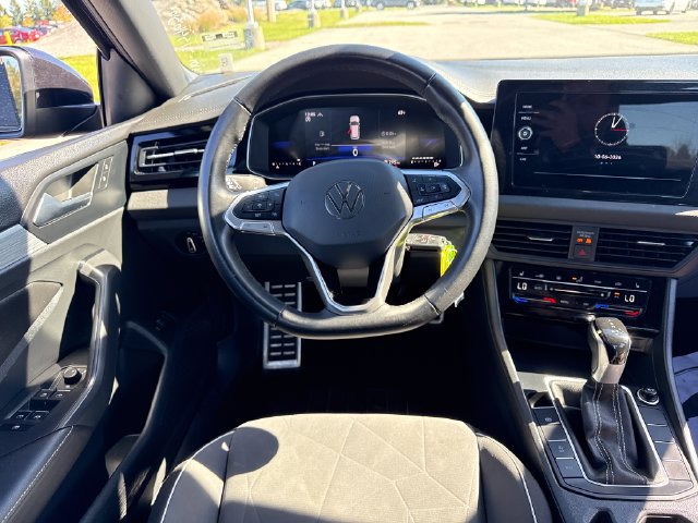 Used 2025 Volkswagen Jetta Sport FWD image 18