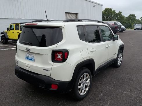 Used 2018 Jeep Renegade Latitude AWD/4WD image 3