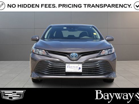 Used 2020 Toyota Camry LE FWD image 2