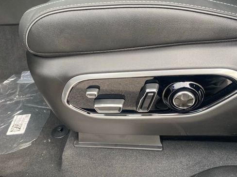 New 2025 Jeep Grand Cherokee Overland w/ Adv Protech Group III image 17