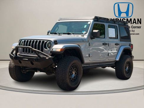 Used 2020 Jeep Wrangler Unlimited Sahara AWD/4WD image 2