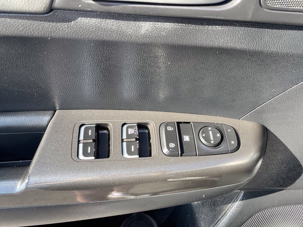 Used 2022 Kia Sportage LX FWD image 12