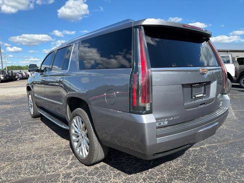 Used 2019 Cadillac Escalade ESV Luxury AWD/4WD image 4