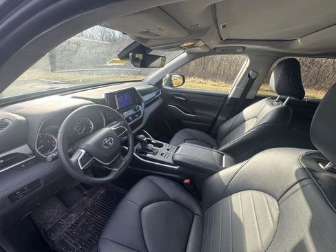 Certified 2024 Toyota Highlander XLE image 13