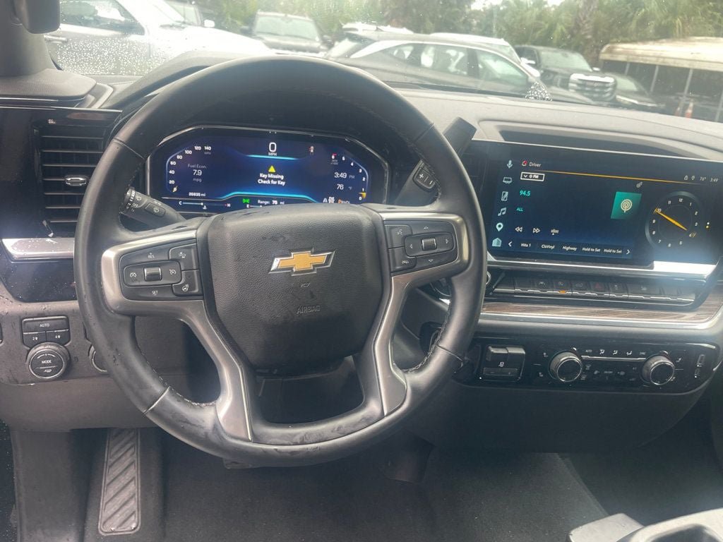 Used 2025 Chevrolet Silverado 1500 LT AWD/4WD image 14